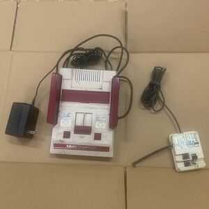 【F11】任天堂 Nintendo ファミリーコンピュータ ファミコン本体　HVC-001【動作未確認】【80s】