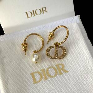 美品 Dior ディオール ロゴ フェイクパールピアス アシンメトリーデザイン ラインストーン ゴールドカラー