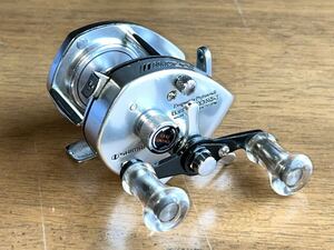 【SHIMANO バンタム　マグキャスト100SG】自重236グラム ＆【SAURUS ショートパワーハンドル】ブラック／クリア／Bantam MAGCAST／ザウルス