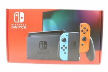 25JD●Nintendo Switch 新型 カラー Ver18.0.1 ニンテンドースイッチ 任天堂 動作正常 箱イタミ 中古_画像1