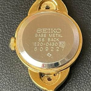 #1556 SEIKO セイコー レディース時計 1E20-0430 クォーツ 文字盤ゴールド 石付き腕時計  の画像3