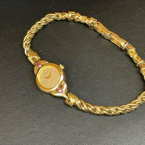 #1556 SEIKO セイコー レディース時計 1E20-0430 クォーツ 文字盤ゴールド 石付き腕時計  の画像4