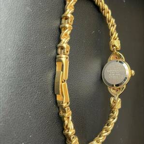 #1556 SEIKO セイコー レディース時計 1E20-0430 クォーツ 文字盤ゴールド 石付き腕時計  の画像7