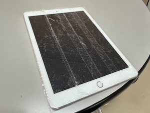 iPad( no. 5 поколение )Wi-Fi+Cellular 32GB серебряный : б/у 