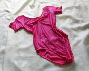 保管品わけあり Mくらい ツルツル 光沢生地 ピンク 半袖 レオタード 桃色 バレエ 新体操競技部 ダンス 衣装