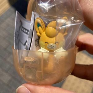 ポケモン　すりすりマスコット　パモット フィギュア