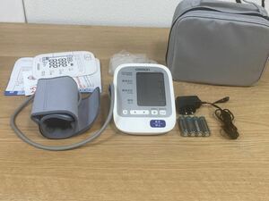 OMRON オムロン 自動血圧計 HEM-7220 動作品 極美品　表面擦れあり