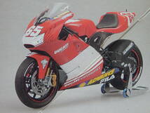 ★1円スタート★ITALERI イタレリ 1/9 DUCATI ドゥカティ DESMOSEDICI デスモセディチ MotoGP 2003 [4625]_画像2