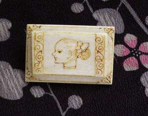 Art hand Auction ** Antique horn small brooch with delicate hand-painted profile **, Women's Accessories, brooch, others