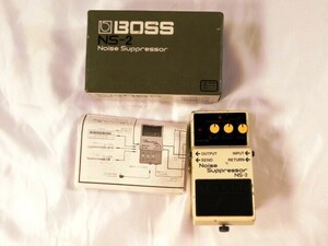 A679★BOSS/NS-2/Noise suppressor/エフェクター/白色系/取扱説明書付き/ギター/ベース/音楽/ボス★送料590円〜
