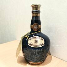 【N-19618】1円～ ROYAL SALUTE ロイヤルサルート21年 青陶器ボトル スコッチウイスキー 43度 700ml 古酒_画像2