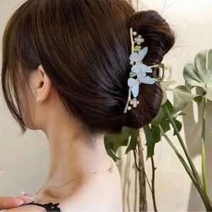 蝶々　ちょうちょ　ちょう　水色　ヘアクリップ　バンズクリップ　髪留め　まとめ髪　 ヘアアクセサリー 髪留め　 ヘアクリップ 