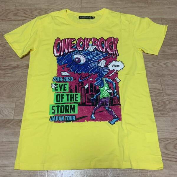 送料無料！新品未使用品！ONE OK ROCK Eye of the storm ツアーTシャツ　メンズMサイズ　イエロー　バックプリントあり