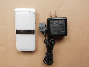 中古品／携帯電話（充電器・バッテリー付き）　SoftBank 831P ホワイト(パナソニックPanasonic) 