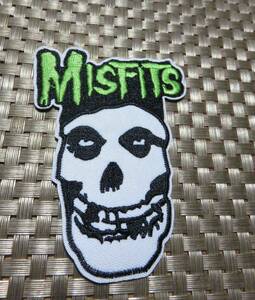 英語（黒白黄緑）◆新品　ミスフィッツThe Misfits　アメリカ　ハードコアパンク・バンド　顔面　刺繍ワッペン◎音楽　ミュージック