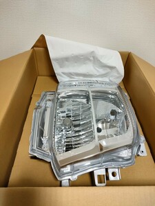 （新品未使用） TOYOTA ハイエース 200 3型 純正 HID ヘッドライト 右 運転席側 koito 26-129 刻印→65 81145-26650