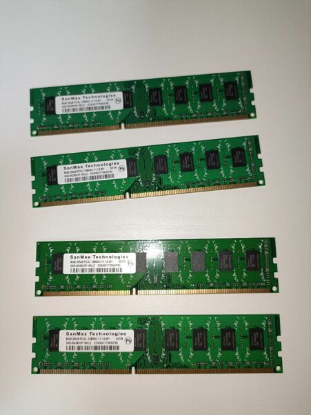 DDR3　 デスクトップ用メモリ　sunmax　pc3l-12800U　8GB×4枚　合計32GM　先日まで動作してました