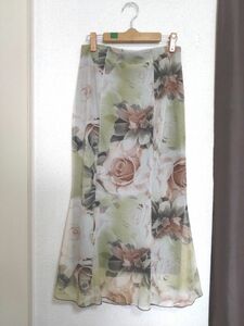 ◆ 花柄　ロングスカート