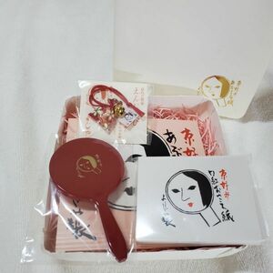 yo-.. hand-mirror amulet ..... paper lipstick ... paper / gift box 