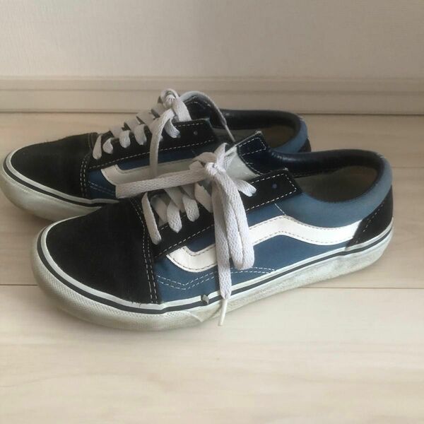 VANＳ スニーカー　23.5 