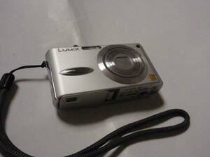 Panasonic デジタルカメラ LUMIX 　DMC-FX8 　綺麗で再生OK　現状品