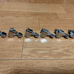 Fender フェンダー チューニングペグ AMERICAN STANDARD STRATOCASTER/TELECASTER TUNING MACHINES CHROME 中古美品です！の画像2