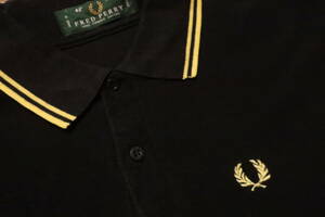 S25# England made Fred Perry polo-shirt black collar line 