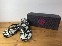 ●5-150 TORY BURCH トリーバーチ サンダル サイズ 5 女性用 レディース ブラック ホワイト 花柄 箱付き _画像1