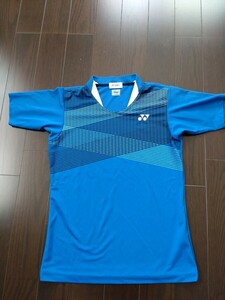 YONEX