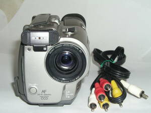 6253● SONY CCD-TR2、ソニーHi8テープ式ビデオカメラ、カメラNG、再生OK、ビューファー色薄い、ジャンク出品 ●