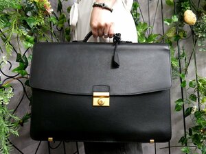 ●超美品●GIVENCHY ジバンシィ●ロゴ型押し●フラップ●カーフ レザー 本革●ビジネス バッグ●黒●G金具●A4 収納●書類 かばん●Js47309