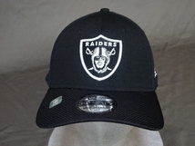 USA購入USA購入【NEWERA】【39THIRTY】 NFLアメフト ラスベガス レイダース【Las Vegas Raiders】ロゴ刺繍入りキャップ (M-L) ブラック_画像2