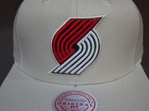 激レア USA購入【Mitchell & Ness】 NBA ポートランドトレイルブレイザーズ【Portland TrailBlazers】ツバ裏 迷彩柄 ロゴ刺繍入りキャップ