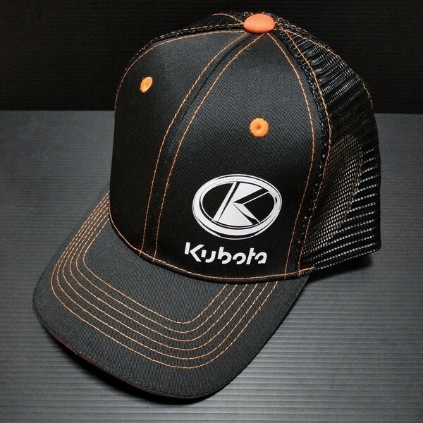 ● クボタ「Kubota　メッシュ キャップ」プリント　帽子　黒／オレンジ