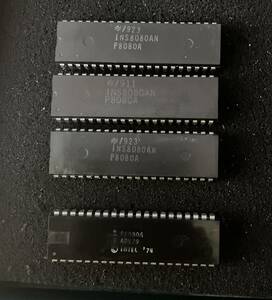 Intel(CPU) D8080A １個、National Semiconductor(CPU) ISN 8080AN　３個