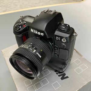 ニコンＤ1で デジタル一眼レフレンズＦ3.3、24mmから50mmズームレンズ付きです