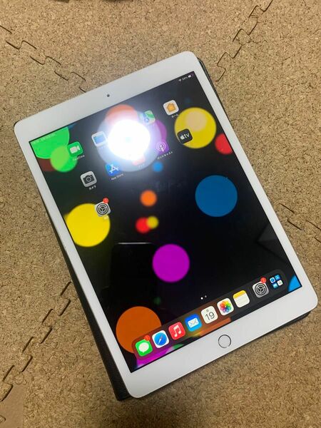 iPad 10.2インチ　第8世代　Wi-Fi+Cellular 32GB SIM フリー　未使用に近い