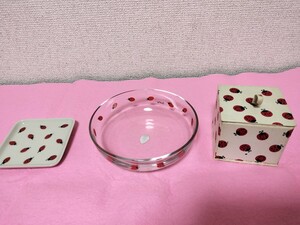 昭和レトロ　サンリオ　ガラスの器　陶器のお皿　いちご柄　ビニール製小物入れ