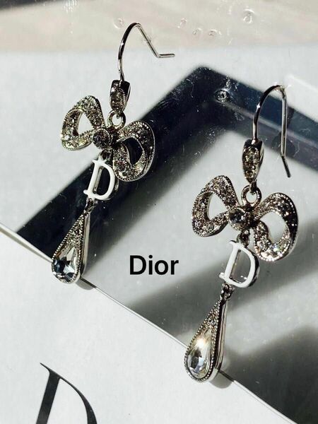 Christian Dior　リボン　ピアス　美品　ラインストーン　