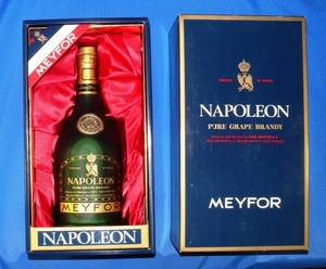 新品 未開封 未開栓 NAPOLEON MEYFOR ナポレオン メイフォー 40度 ブランデー特級 700mL 洋酒 純正元箱付 の 古酒 手渡しは送料無料です。 
