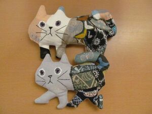 (57294)ハンドメイド　ミナペルホネン　刺繍　パッチ　ネコ　猫　マスコット　ぬいぐるみ　2体セット　未使用