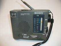 ●Sony ソニーICF-B50 AM/FM 小型防災ラジオ／防滴機能／ハロゲン電球ライト内蔵／ 　送料￥５２０円_画像2