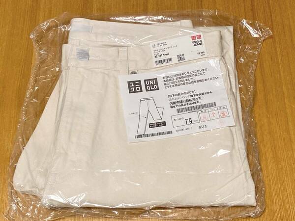 【新品】UNIQLO／セルビッジ レギュラーフィット ストレートジーンズ　◆色：オフホワイト　◆ウエスト：32インチ・81.5cm　◆股下：79cm