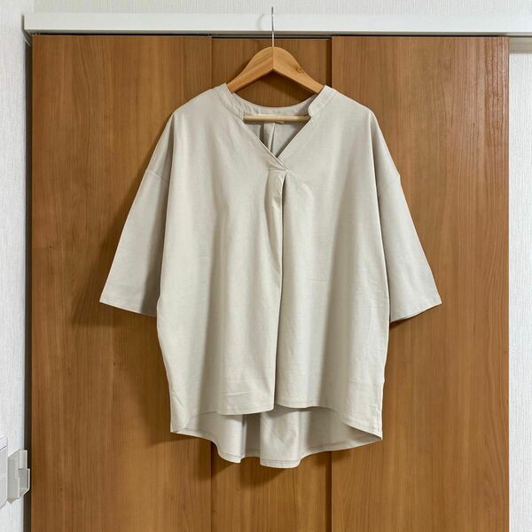 Chocol raffine robe スキッパーTシャツ　カットソー　ベージュ Vネック トップス カジュアル きれいめ