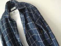ユニクロ　ウインドウペン　長袖 麻シャツ（未使用）クルーネック 長袖 綿カットソー　紺＆白２枚セット_画像2
