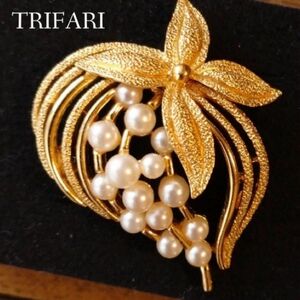 希少美品　TRIFARI ヴィンテージ　ブローチ　フラワー　ボタニカル　ゴールド　パール　コスチュームジュエリー　57