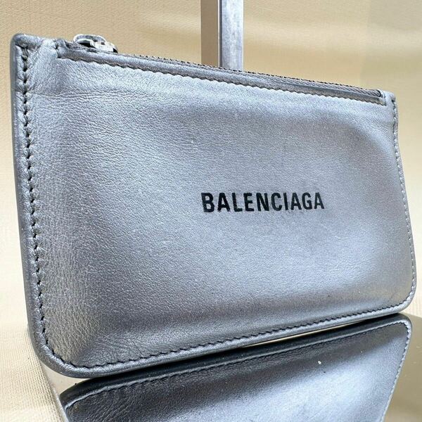 美品● BALENCIAGA バレンシアガ フラグメントケース シルバー カーフスキン ユニセックス メンズ レディース カードケース レザー