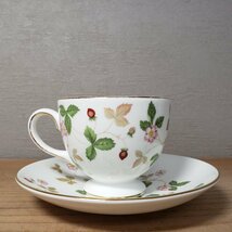 WEDGWOOD カップ＆ソーサー WILDSTRAWBERRY 花柄 苺 ウェッジウッド 洋食器 紅茶器 ブランド食器 アンティーク 【60u3】_画像2