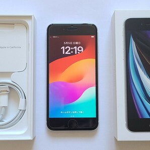 iPhoneSE2 128GB White アイフォンSE 2 第2世代 ホワイト 白 docomo au softbank SIMフリー SIMロック解除済み 一括購入 残債無し 電池80%の画像1