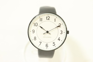 【中古】 ARNE JACOBSEN レディース腕時計 F STATION ARNE JACOBSEN F 黒 ブラック 白 ホワイト ロゴ 53411